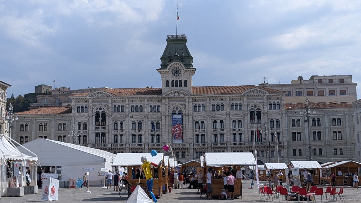 Hafenstadt An Der Adria Italien 4 Buchstaben Triest: Die bezaubernde Hafenstadt an der Adria - Radio Bella Lingua