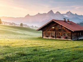 Der große Landhaus-Traum: Aktuelle Entwicklungen bei Immobilien auf dem Land