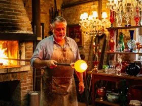 Murano-Glas: Ein Feuerwerk der Farben und Formen – Tradition und Moderne